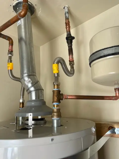 Water heater installation and plumbing repair in Davilla